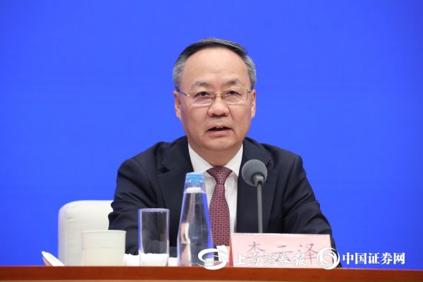 按天配资平台 金融监管总局局长李云泽：目前商业银行审批通过的白名单贷款增至6.7万亿元
