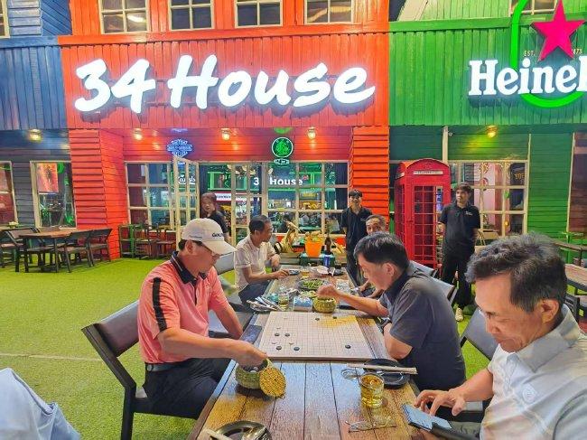图 9：酒吧续弈意未尽